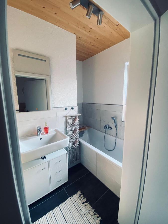 Zimmer M. Eigenem Bad Und Badewanne Direkt Am Wald Amöneburg エクステリア 写真